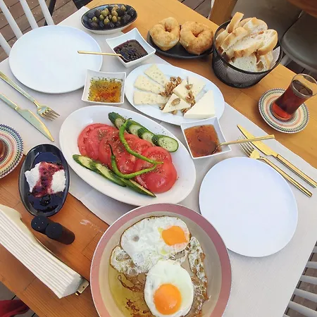Nana Cunda Otel Ayvalı